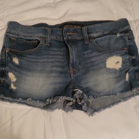 Express Shorts - Picture 1 of 3